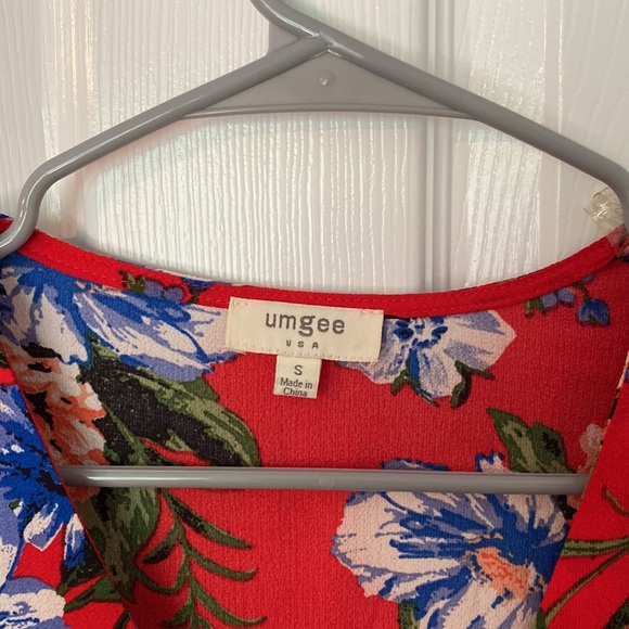 Umgee floral romper. Size S - Picture 2 of 2